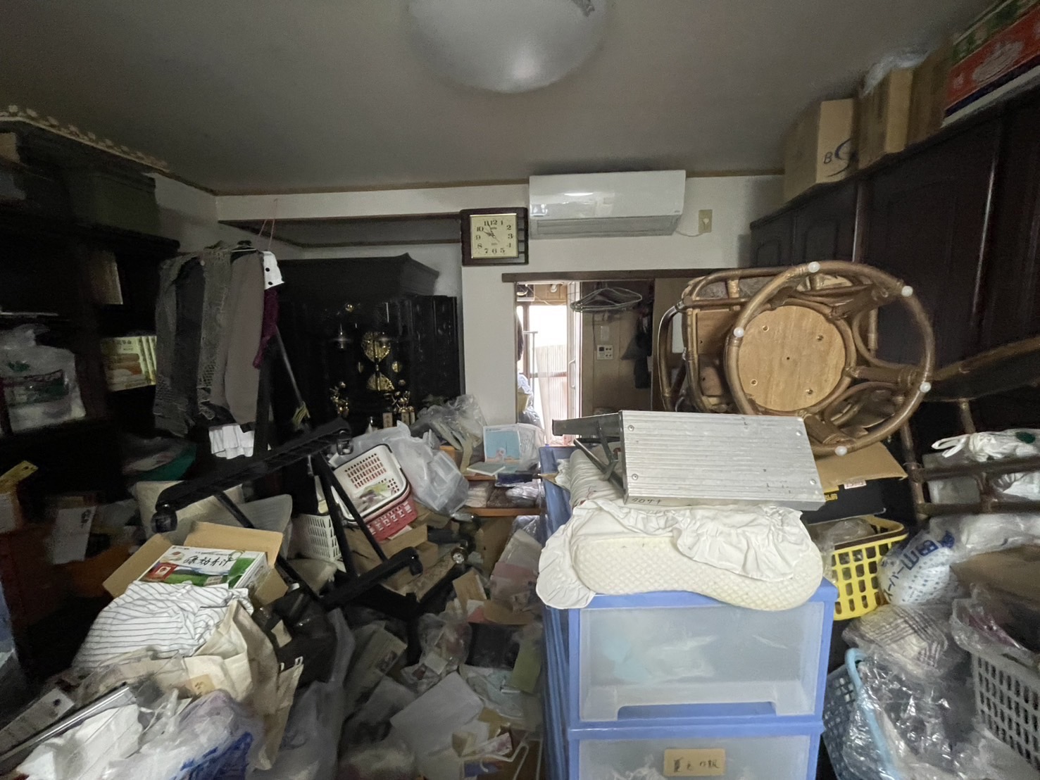 大阪府内の住宅 室内全体の家財整理前