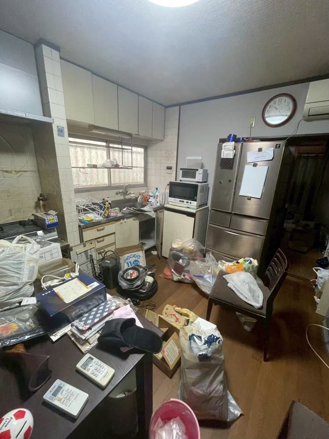 台所と居室の遺品整理前